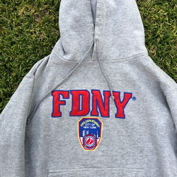 Vintage embroidered FDNY hoodie - Picture 2 of 3